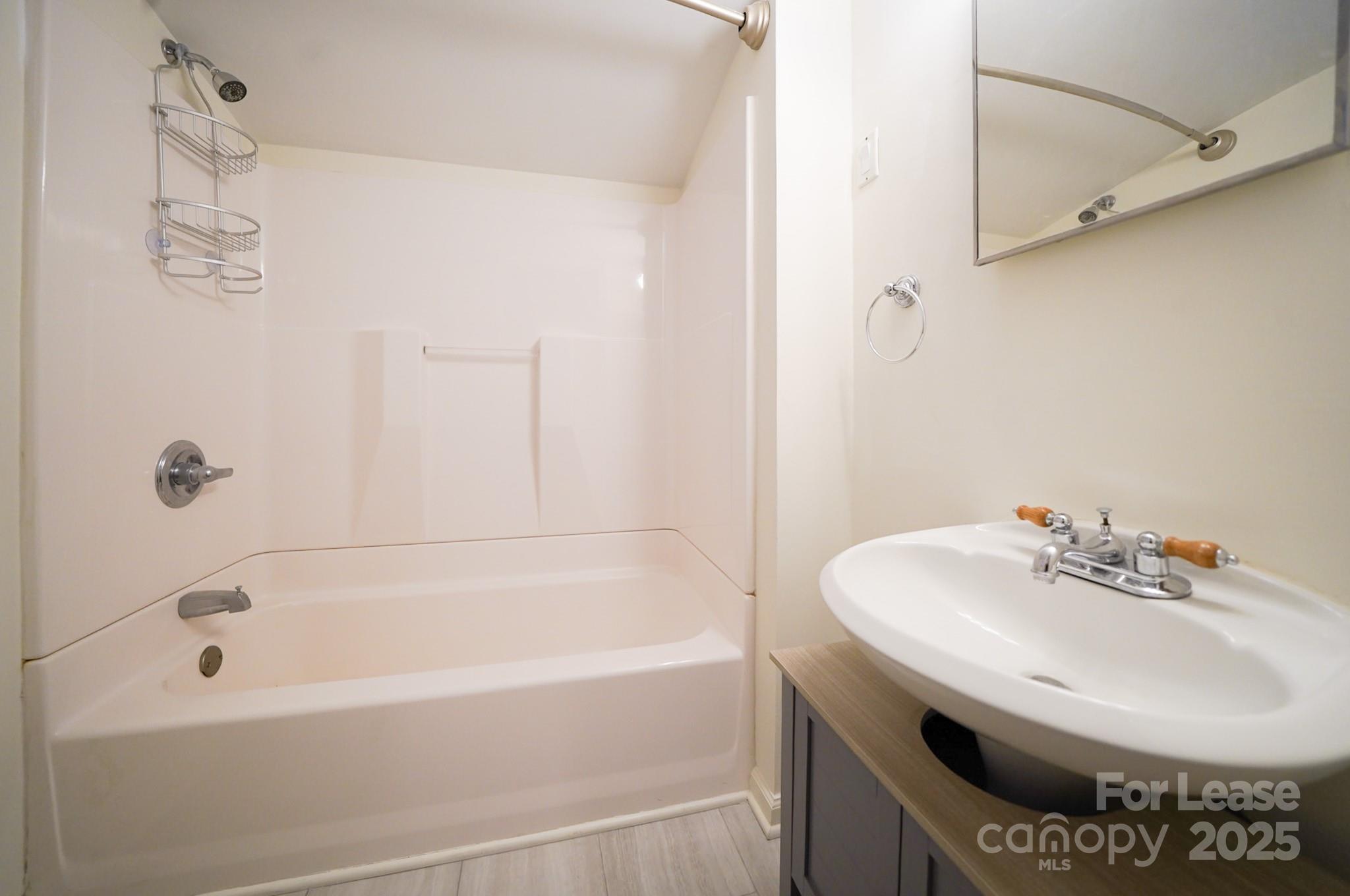 179 North Canterbury Road Charlotte, NC 28211 - Photo 10 of 15 a bathroom with a sink and a bathtub