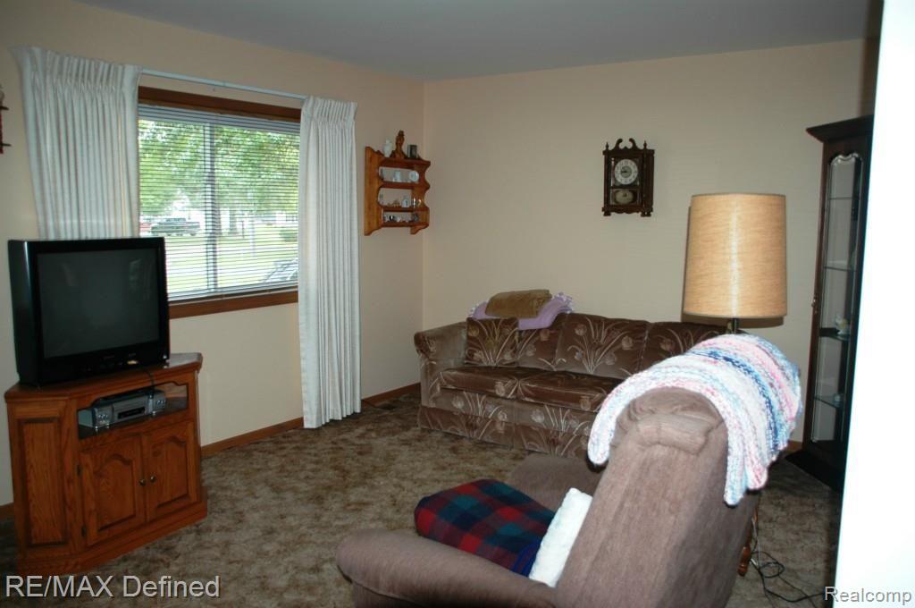 56395 Fairchild Road Macomb, MI 48042 - Photo 4 of 22 4 - LR.jpg