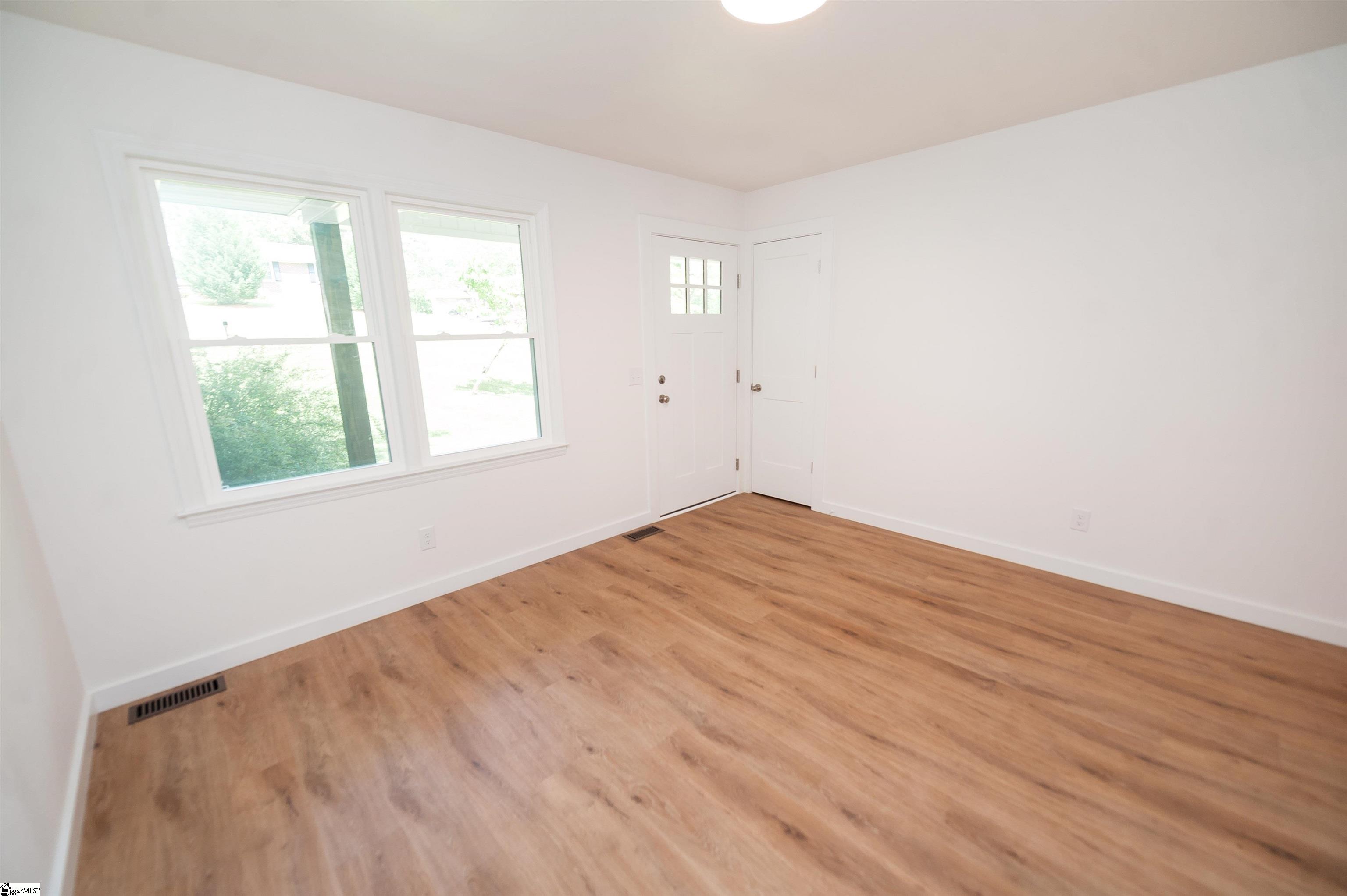 207 Pinetree Lane Union, SC 29379 - Photo 3 of 32 Gallery Image 3