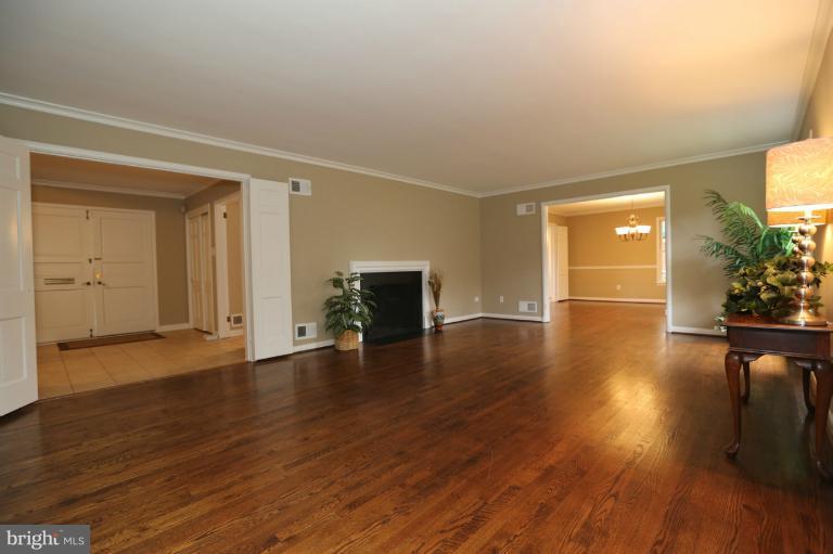 3604 Saul Road Kensington, MD 20895 - Photo 4 of 30 Living Room