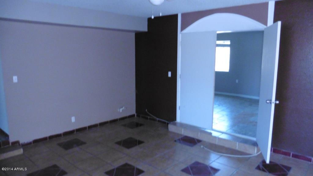 2285 West Pecan Road Phoenix, AZ 85041 - Photo 4 of 19 2285 Pecan 05