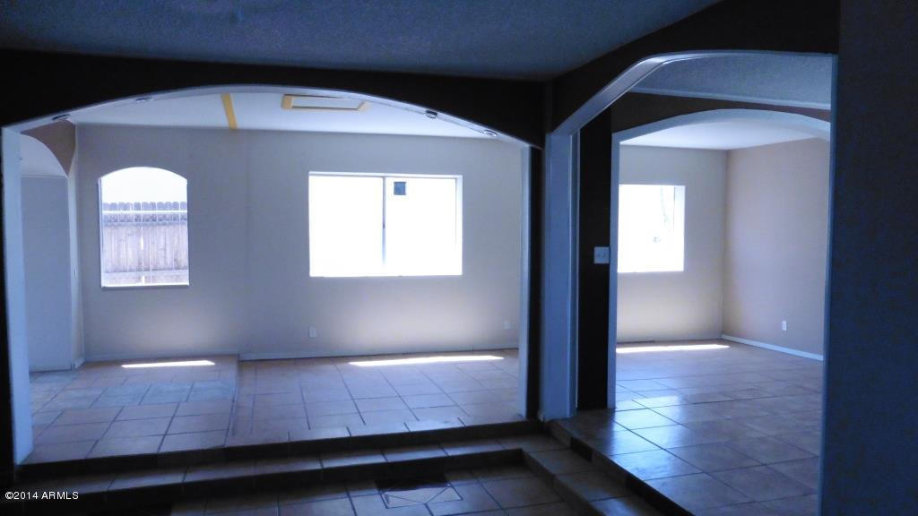2285 West Pecan Road Phoenix, AZ 85041 - Photo 7 of 19 2285 Pecan 10