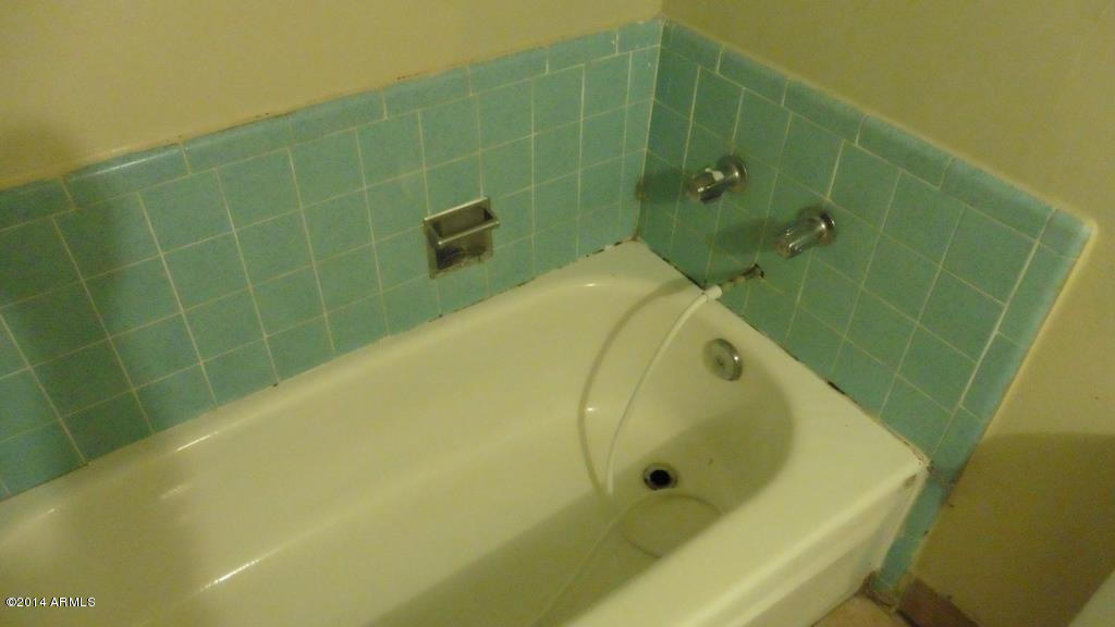 2285 West Pecan Road Phoenix, AZ 85041 - Photo 9 of 19 2285 Pecan 17