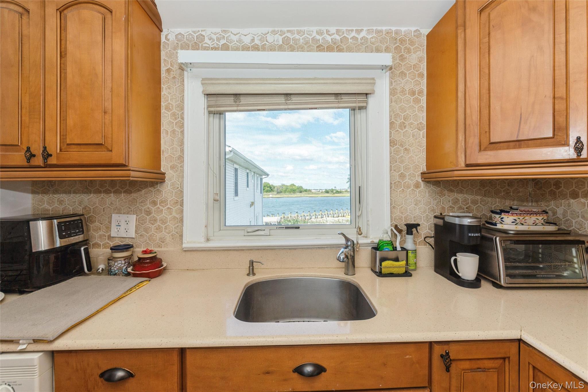 181 Suffolk Road, Unit UPPR Island Park, NY 11558 - Photo 10 of 24 Gallery Image 10