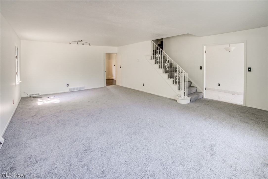 18212 Cornwall Road Cleveland, OH 44119 - Photo 4 of 22