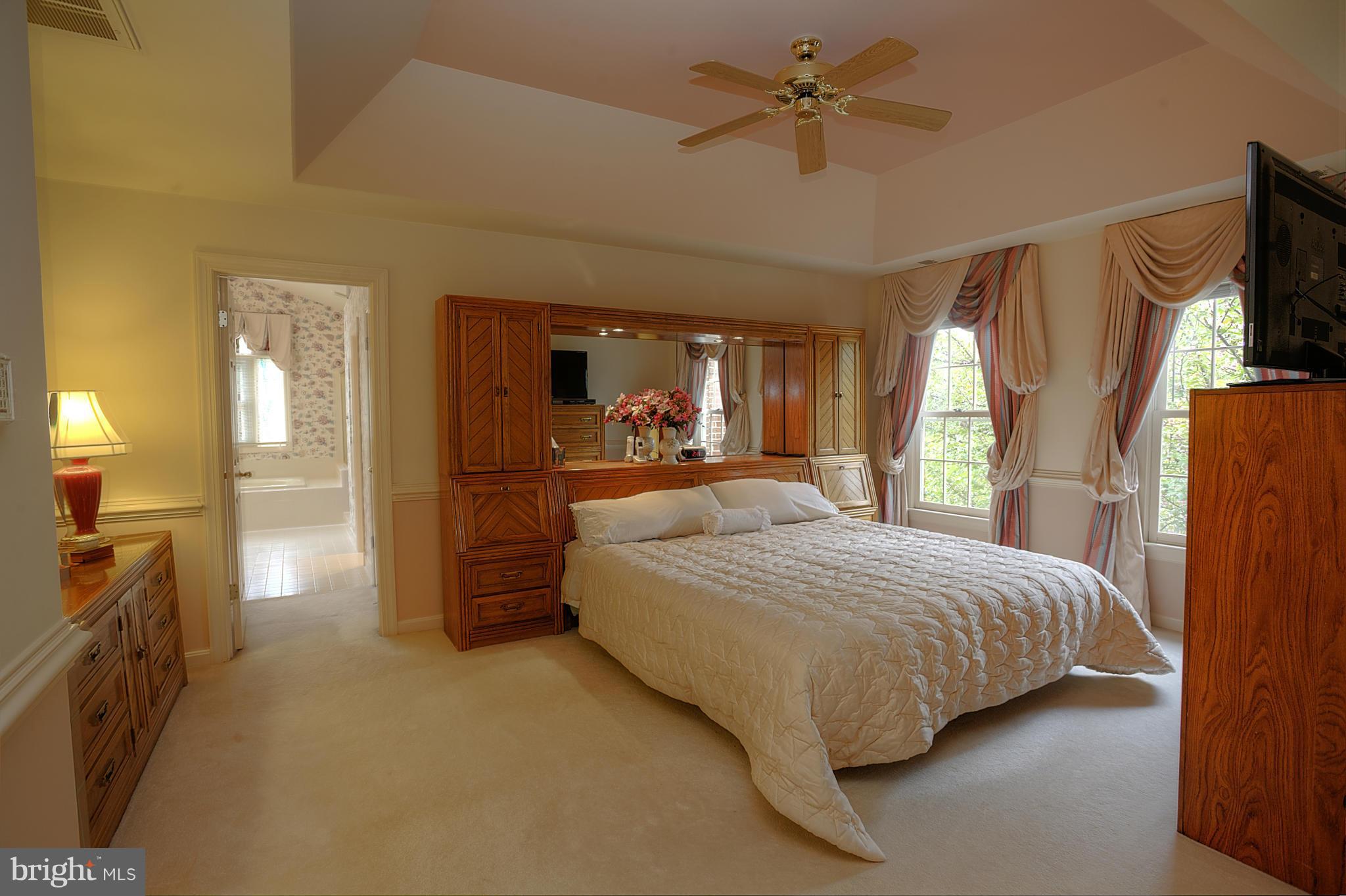 8154 Ridge Creek Way Springfield, VA 22153 - Photo 17 of 30 Bedroom (Master) w/adjacent bath,tray ceiling