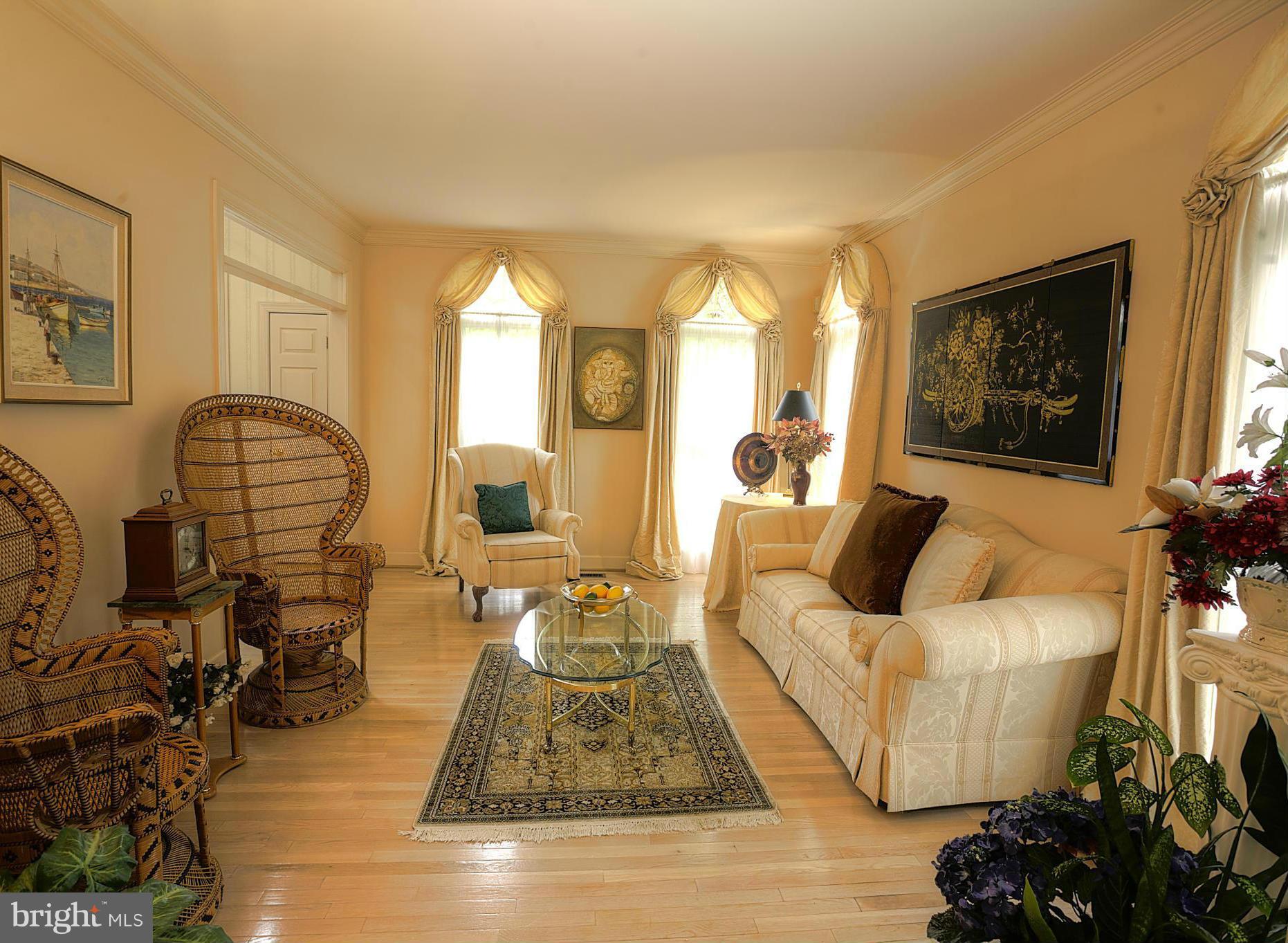 8154 Ridge Creek Way Springfield, VA 22153 - Photo 6 of 30 Living Room