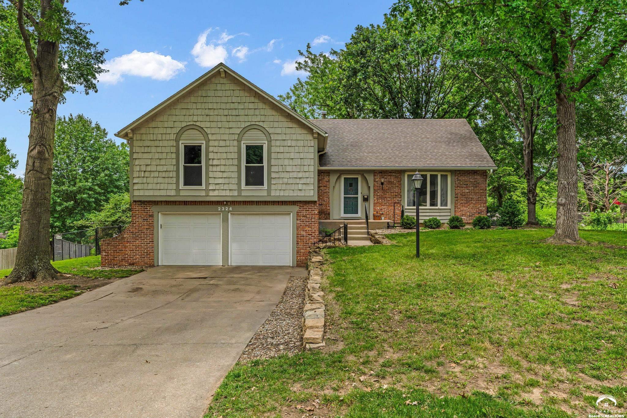 2324 Southwest 34th Street Topeka, KS 66611 - Photo 2 of 45