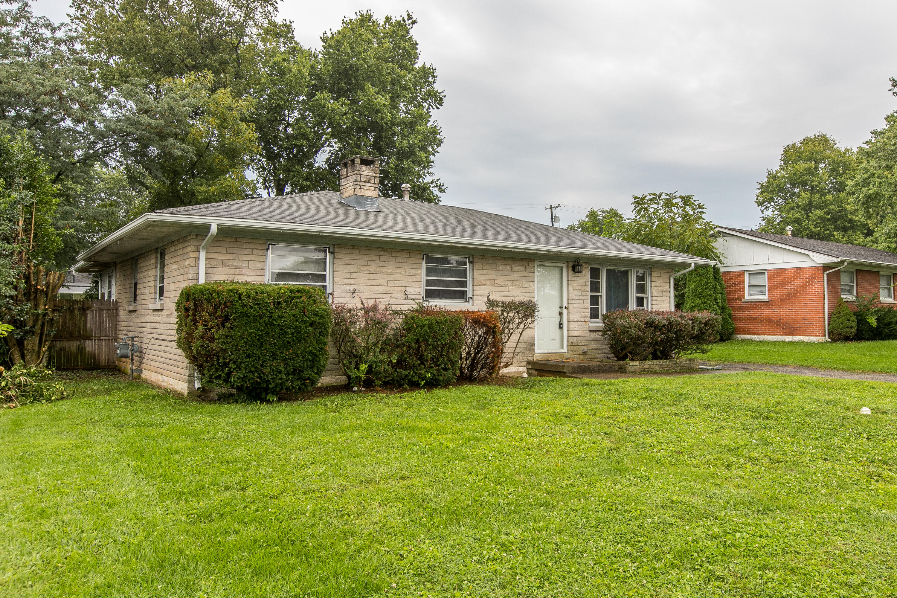 646 Eden Road Lexington, KY 40505 - Photo 2 of 29 1-2