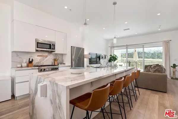 $5,000 | 957 Figueroa Terrace, Unit 313, Los Angeles, CA 90012