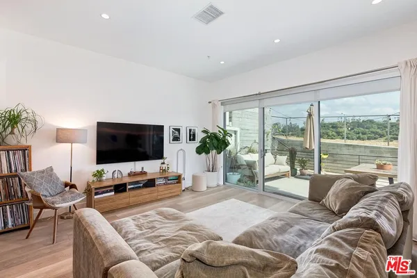 $4,200 | 957 Figueroa Terrace, Unit 313, Los Angeles, CA 90012