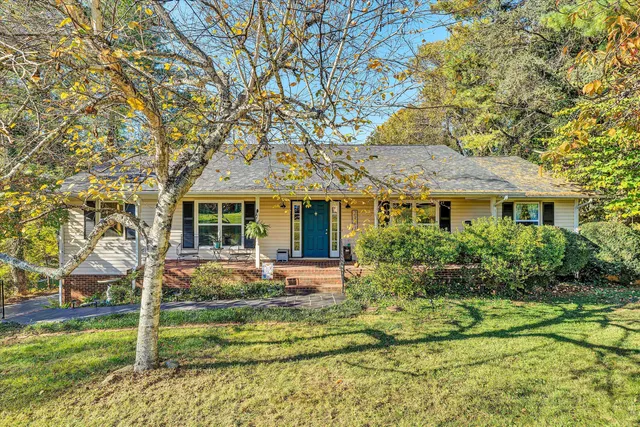 $375,000 | 2343 Circle Drive Southwest, Roanoke, VA 24018