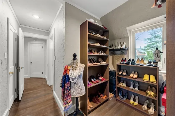 $2,650,000 | 1125 West Roxbury Parkway, Brookline, MA 02467