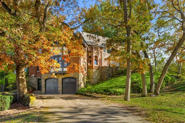 $2,650,000 | 1125 West Roxbury Parkway, Brookline, MA 02467