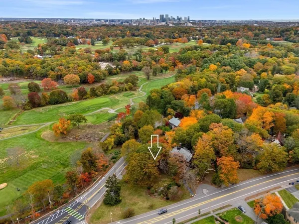 $2,650,000 | 1125 West Roxbury Parkway, Brookline, MA 02467