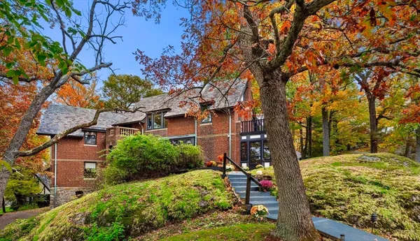 $2,650,000 | 1125 West Roxbury Parkway, Brookline, MA 02467