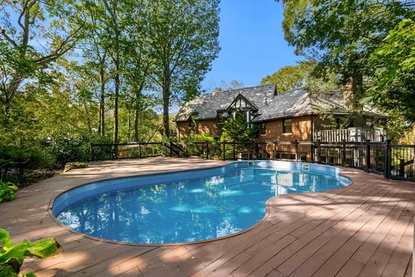 $2,650,000 | 1125 West Roxbury Parkway, Brookline, MA 02467