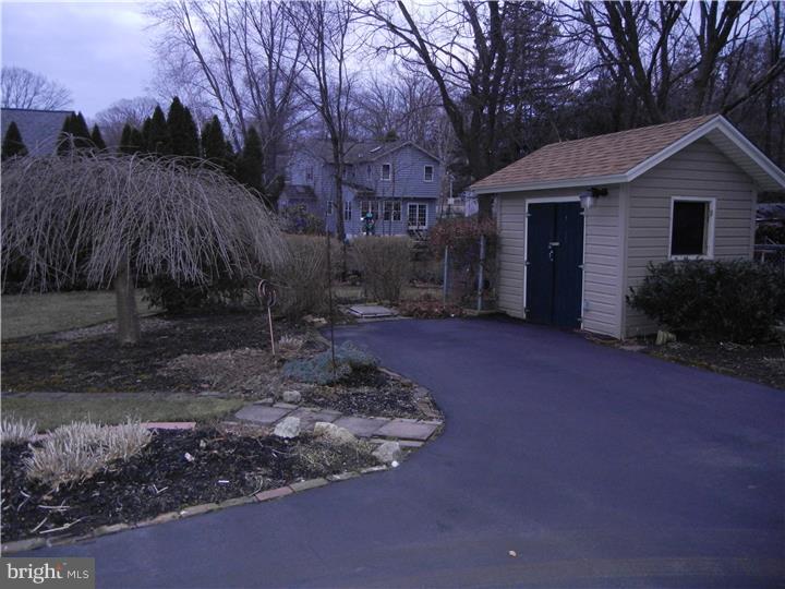 523 South Old Middletown Road Media, PA 19063 - Photo 24 of 25 Driveway