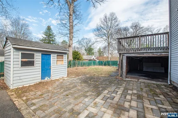 a view of backyard with a garden and trees