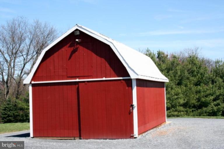 811 Beetz Road Mount Airy, MD 21771 - Photo 4 of 16 Barn