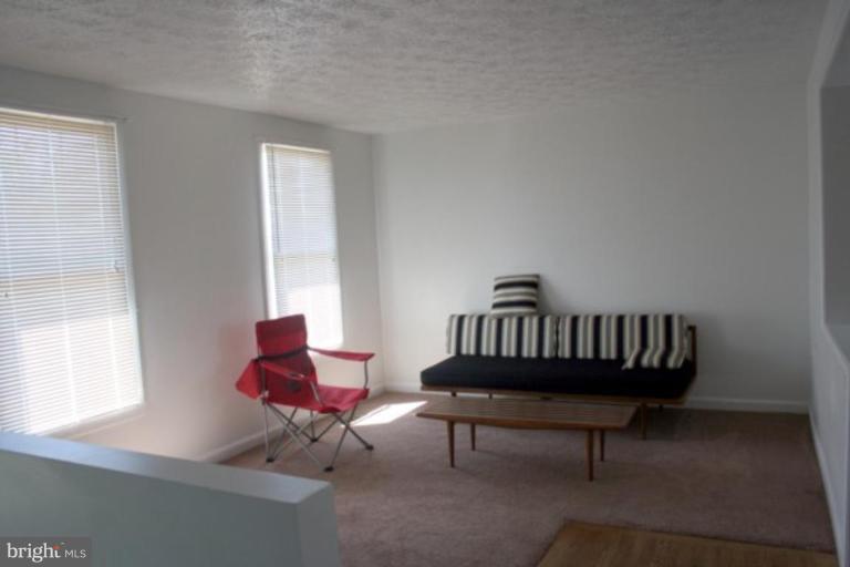 811 Beetz Road Mount Airy, MD 21771 - Photo 7 of 16 Living Room