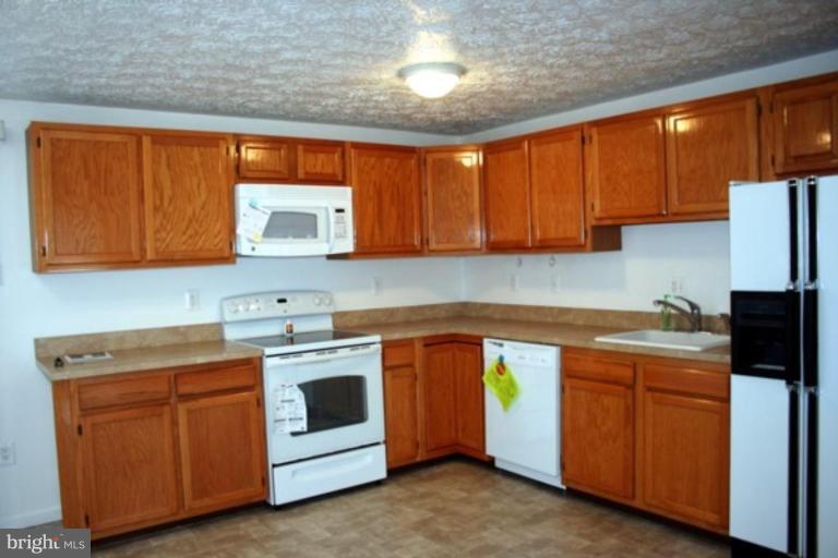 811 Beetz Road Mount Airy, MD 21771 - Photo 9 of 16 Kitchen
