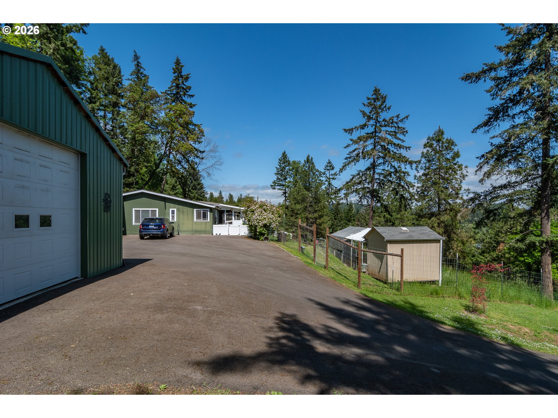 562 Valley Road Roseburg, OR 97471 - Photo 38 of 48 a terrace with a outdoor space