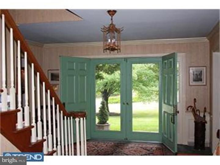43 Longview Road Coatesville, PA 19320 - Photo 5 of 12 Foyer