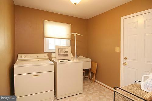 897 Bear Branch Road Westminster, MD 21157 - Photo 14 of 24 a utility room with dryer and washer