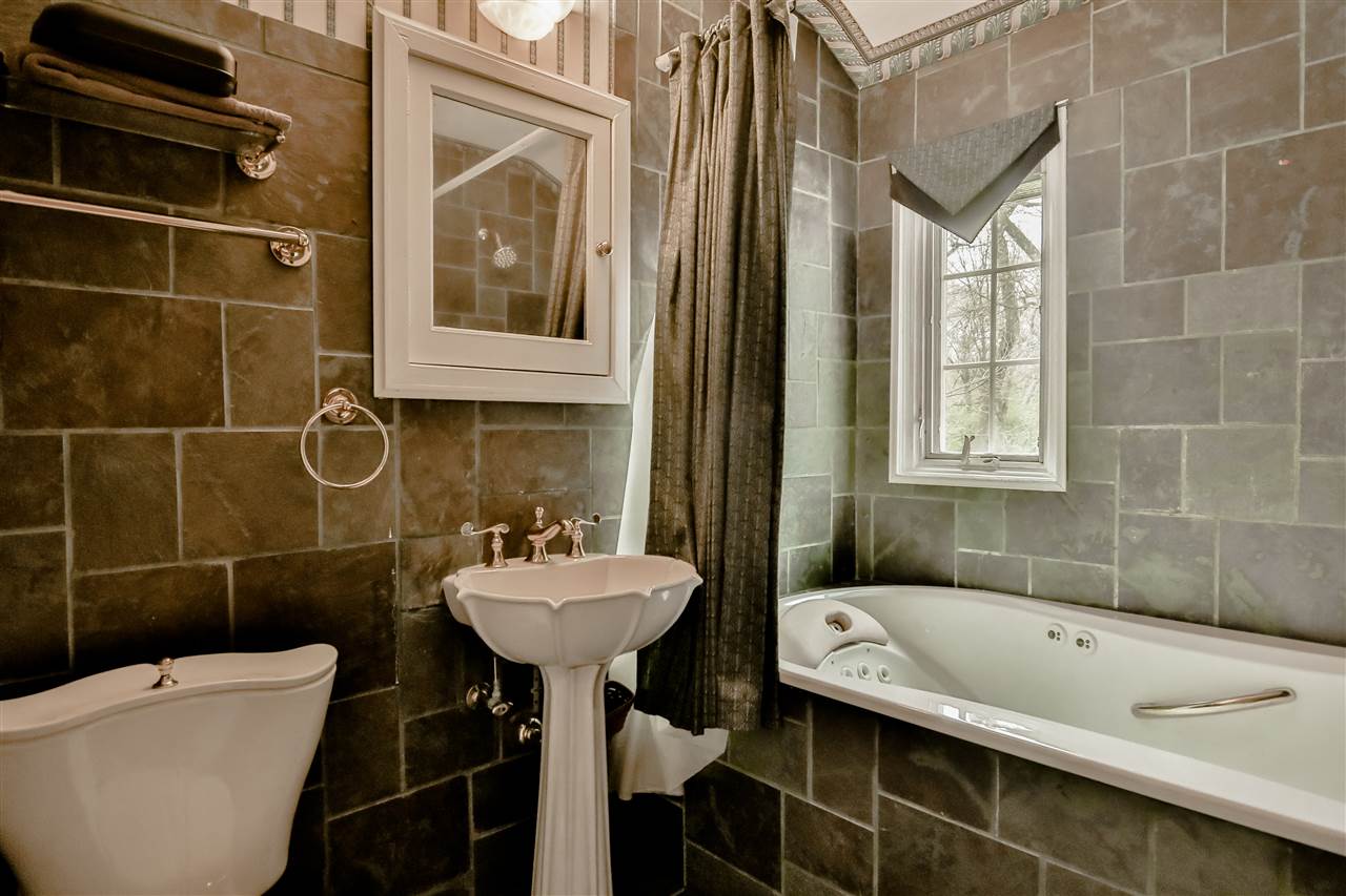 2912 Spring Creek Road Rockford, IL 61107 - Photo 30 of 40 a bathroom with a sink mirror toilet and bathtub