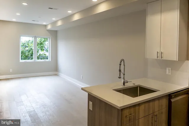 $2,700 | 812 18th Street Northeast, Unit 6, Washington, DC 20002