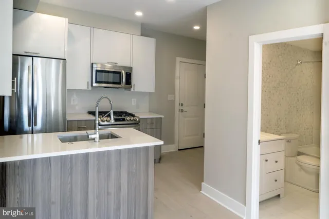 $2,700 | 812 18th Street Northeast, Unit 6, Washington, DC 20002