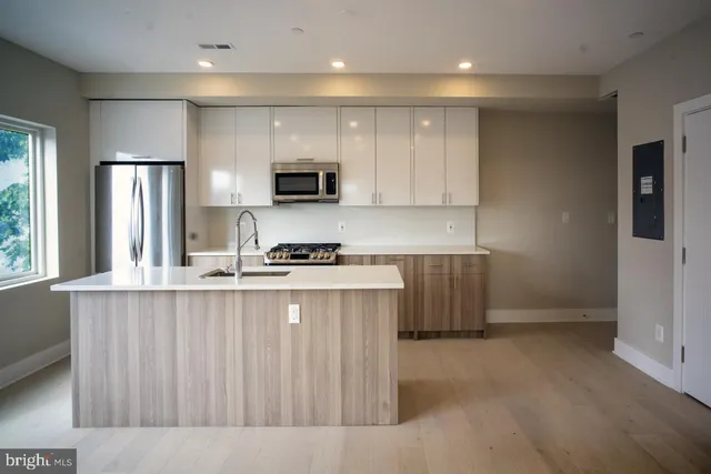 $2,700 | 812 18th Street Northeast, Unit 6, Washington, DC 20002