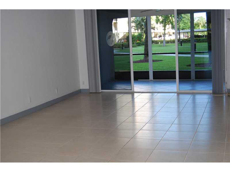 1627 Riverview Road, Unit 114 Deerfield Beach, FL 33441 - Photo 6 of 12 Living Room