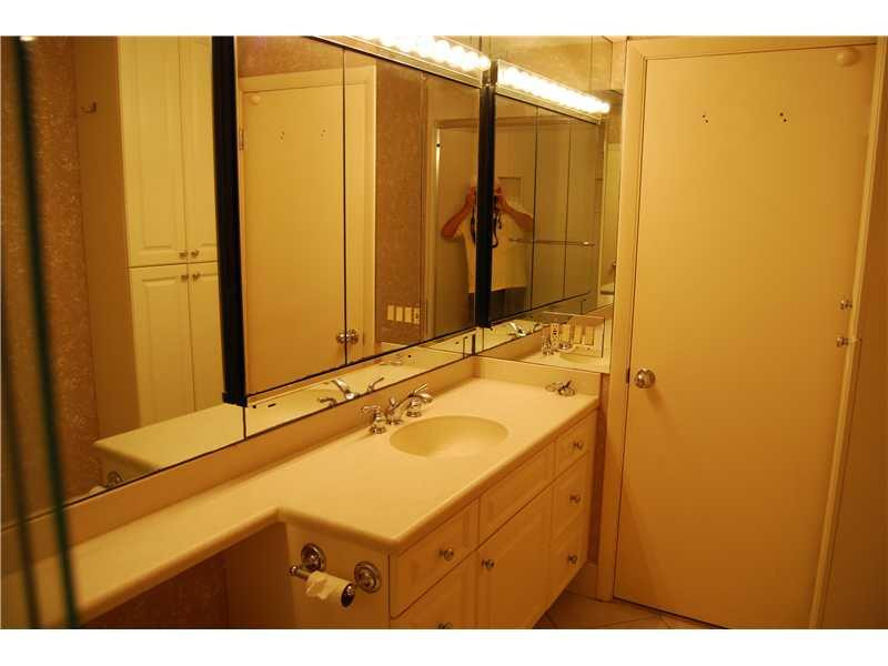 1627 Riverview Road, Unit 114 Deerfield Beach, FL 33441 - Photo 7 of 12 Bathroom Master
