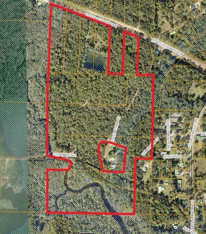 a view of entryway with outdoor