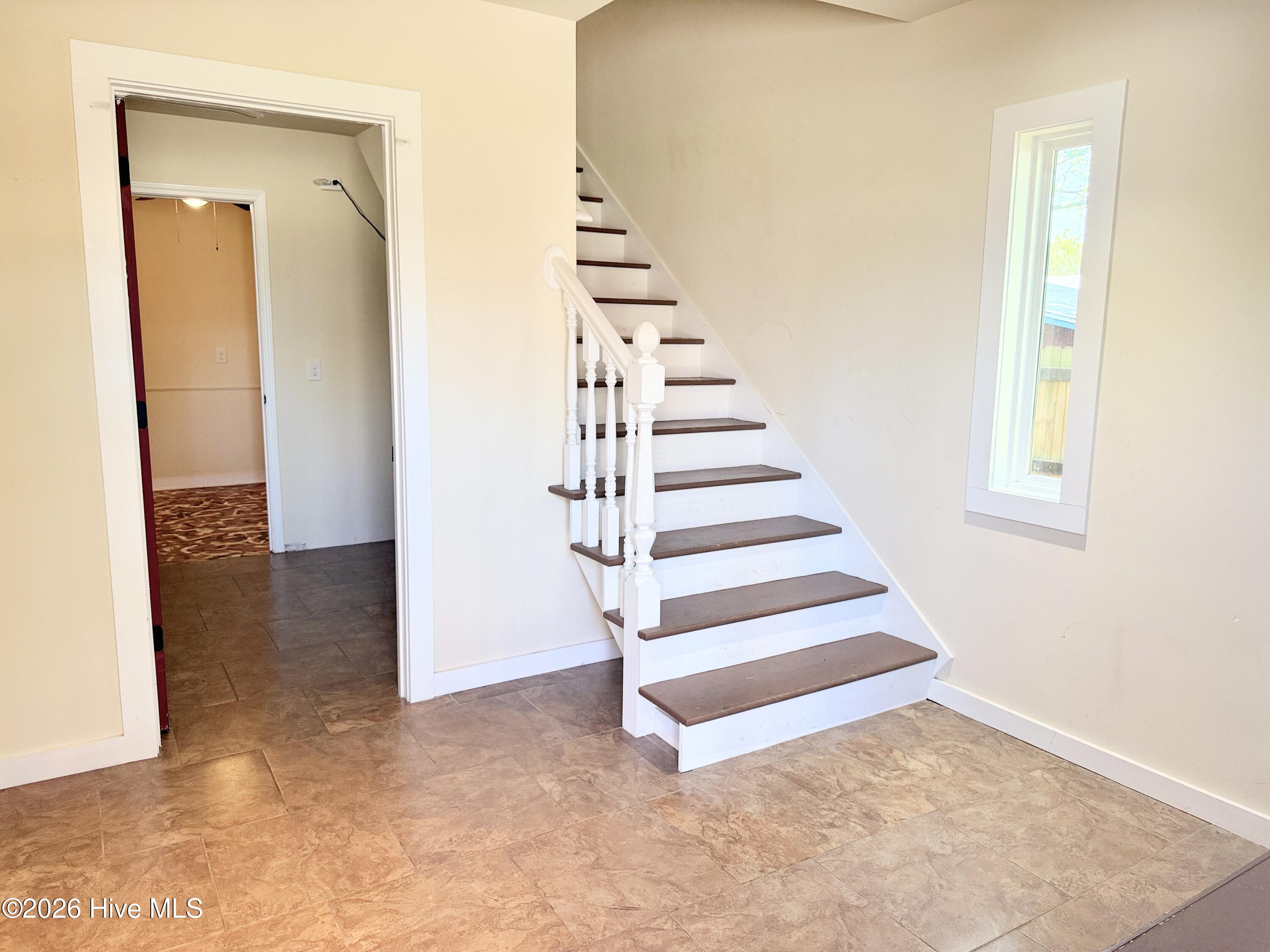 511 North B Street Bridgeton, NC 28519 - Photo 2 of 20 Entryway