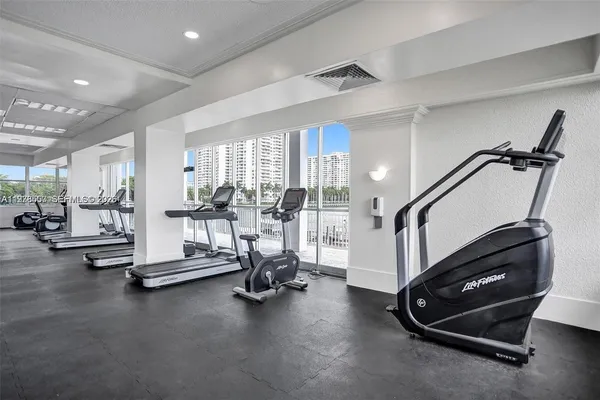 $3,500 | 18031 Biscayne Boulevard, Unit PH01, Aventura, FL 33160