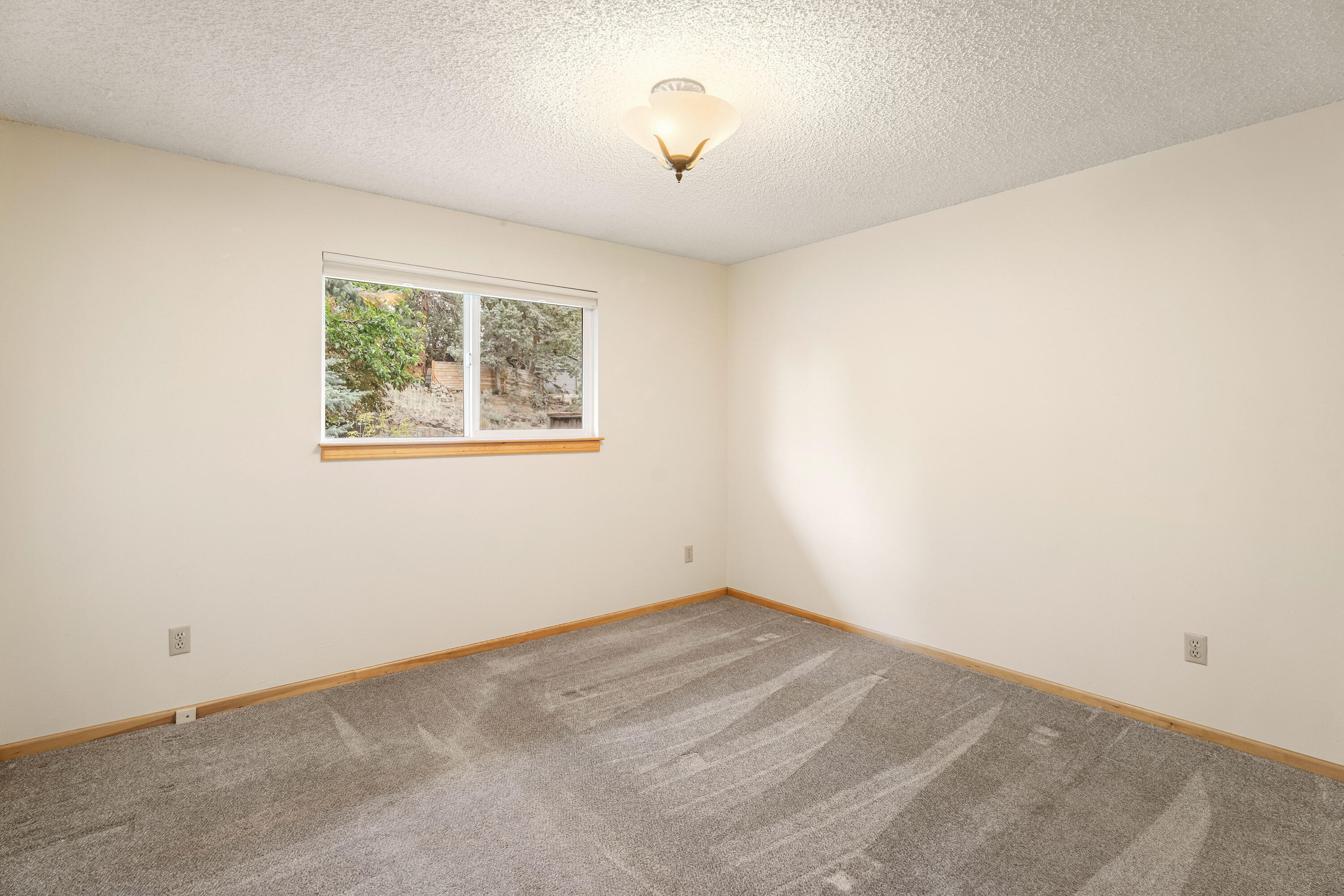 1627 Northeast Bear Creek Road Bend, OR 97702 - Photo 20 of 46 2nd bedroom