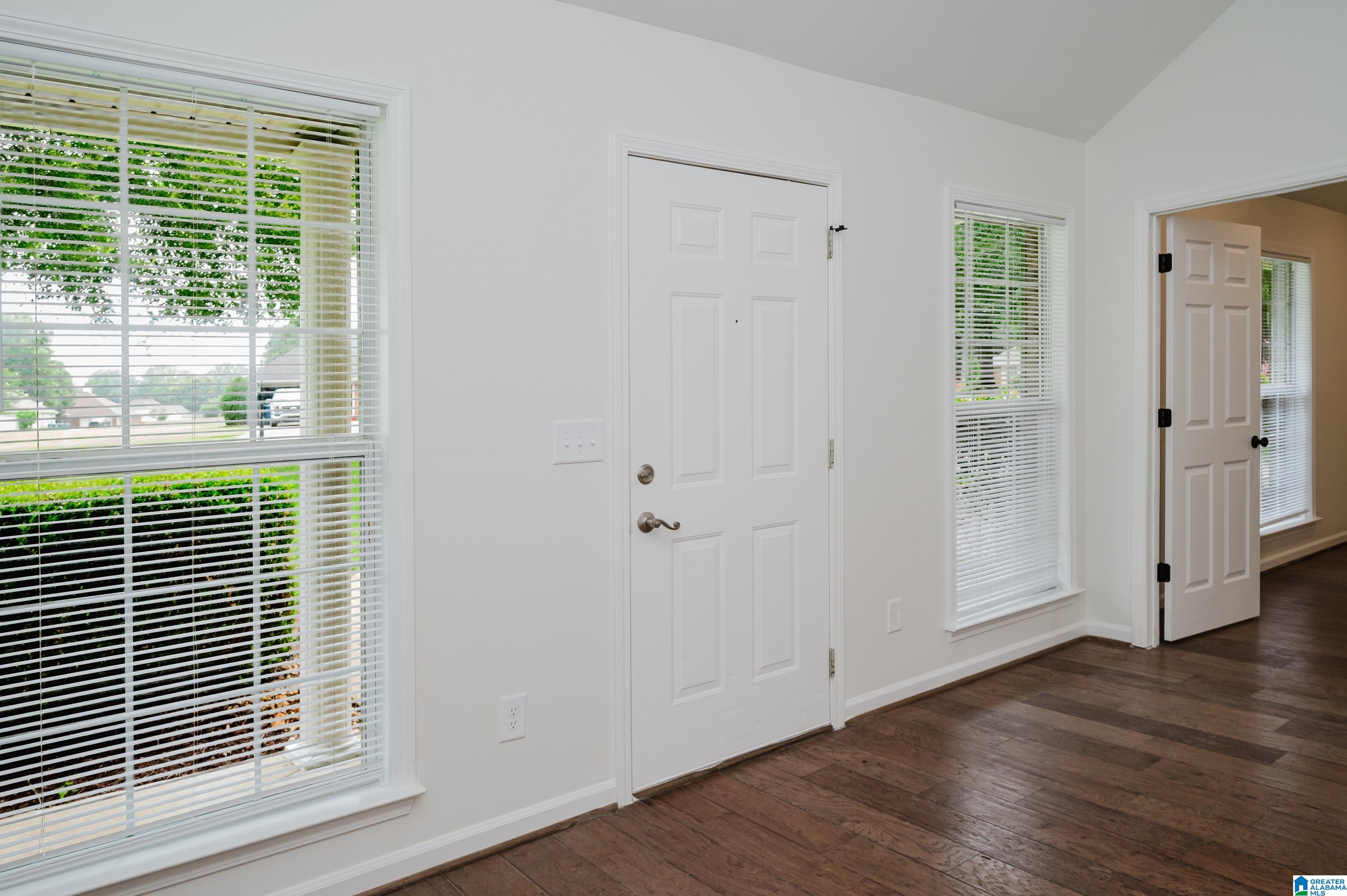 232 Silverstone Lane Alabaster, AL 35007 - Photo 4 of 43