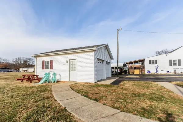 $249,500 | 223 Rose Lane, Appomattox, VA 24522