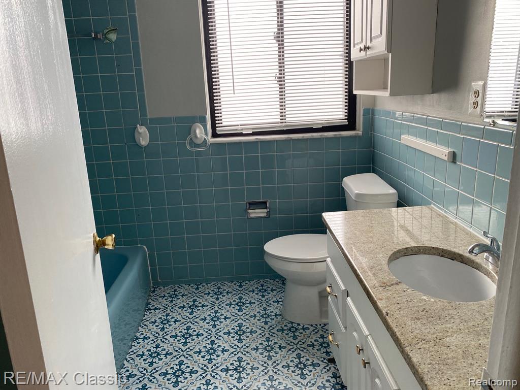 112 East Hickory Grove Road Bloomfield Hills, MI 48304 - Photo 16 of 19