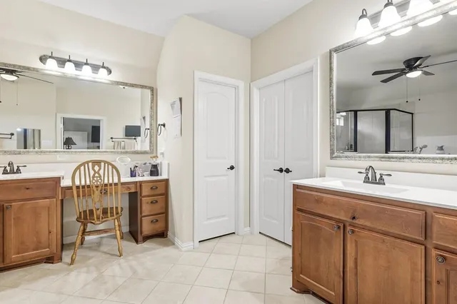 a en suite bathroom with double sink and a mirror