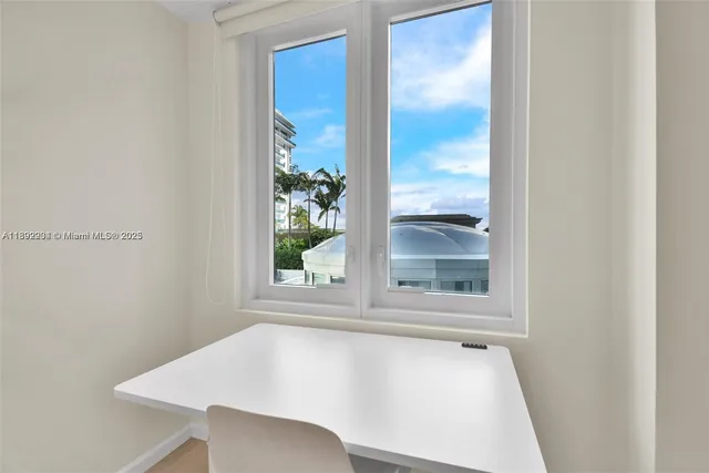 $4,900 | 2301 Collins Avenue, Unit 425, Miami Beach, FL 33139