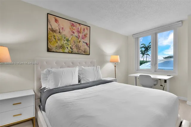 $4,900 | 2301 Collins Avenue, Unit 425, Miami Beach, FL 33139