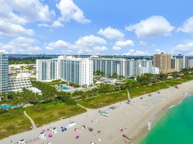 $4,900 | 2301 Collins Avenue, Unit 425, Miami Beach, FL 33139