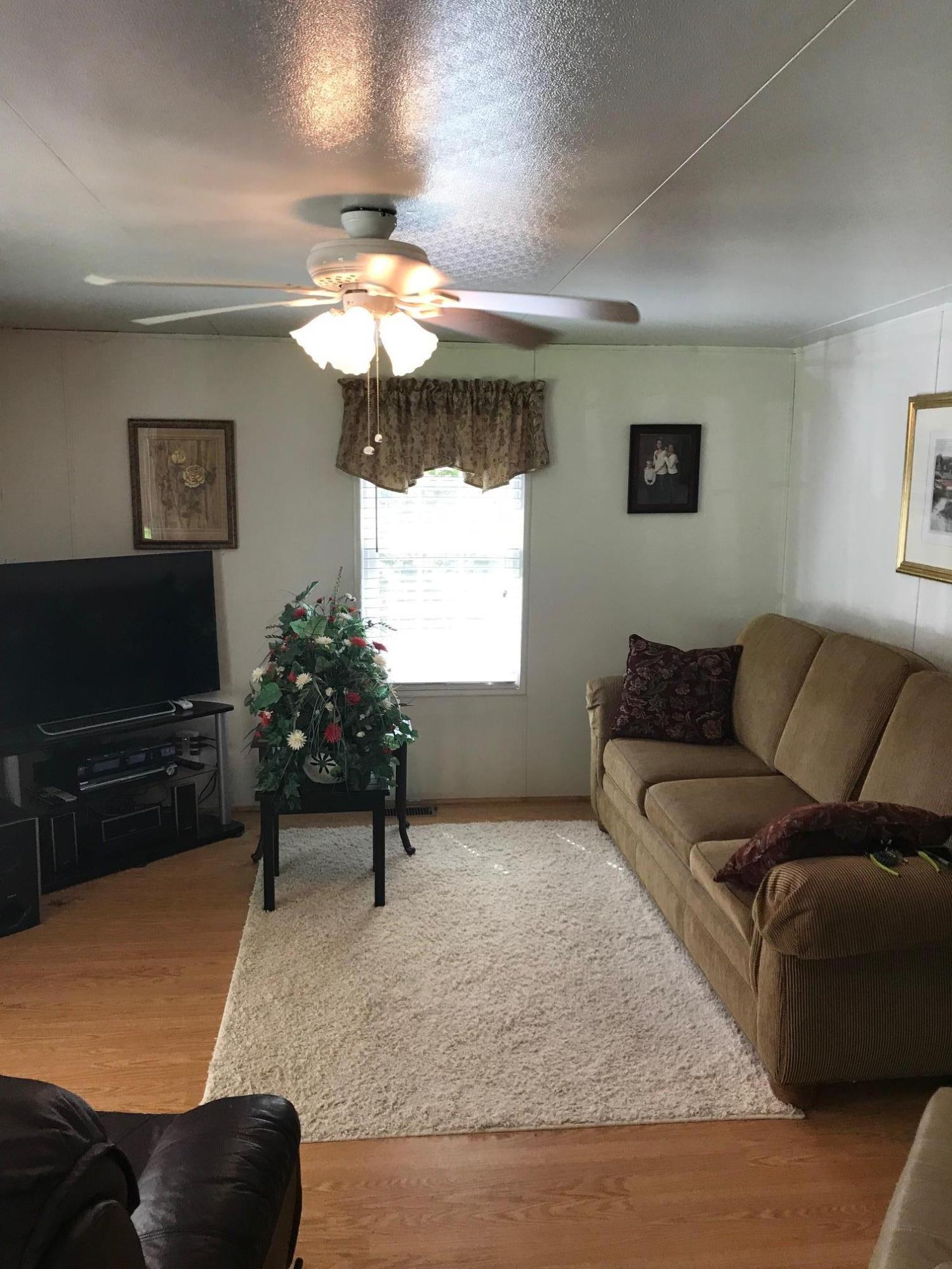 1428 Hickory Star Road Maynardville, TN 37807 - Photo 2 of 15 living room