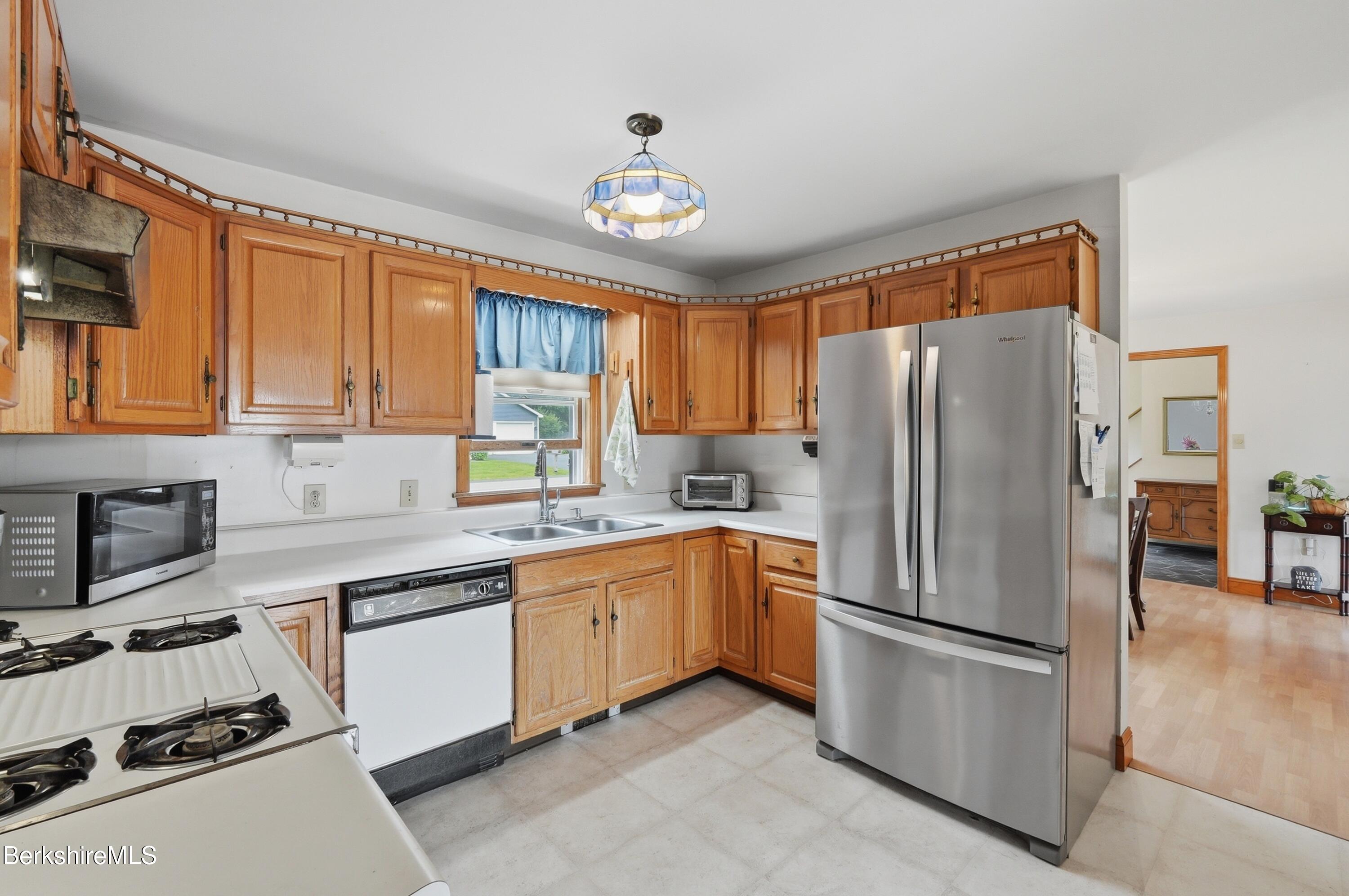 130 Ridge Avenue Pittsfield, MA 01201 - Photo 15 of 37 CAD00293