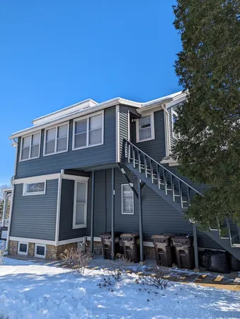 $1,000 | 837 West Stephenson Street, Unit UP, Freeport, IL 61032