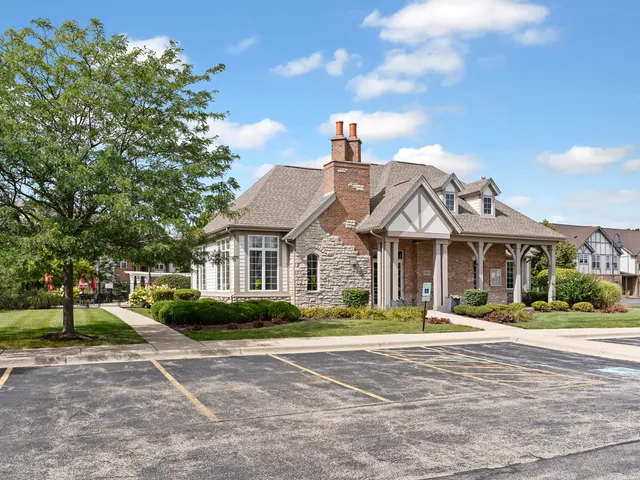 $319,900 | 880 June Terrace, Unit 270, Lake Zurich, IL 60047